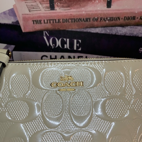 NWOT Coach Cream Wristlet Bag - Picture 2 of 11